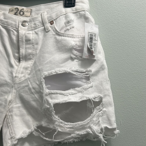 COPY - # 26NWT FREE PEOPLE WE THE FREE MAGGIE MID RISE SHORTS IN SIZE 26 and SI… - Picture 4 of 8